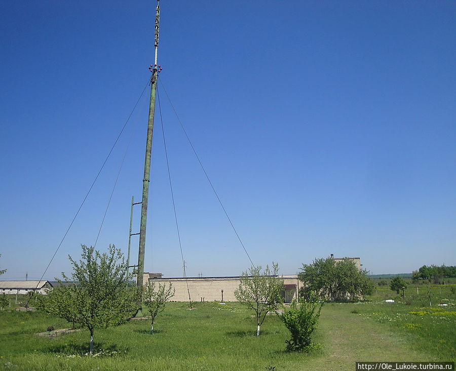 Конечно, когда появились спутники, уже стало известно, где и какие у кого секретные объекты. Для местного населения это были военные склады