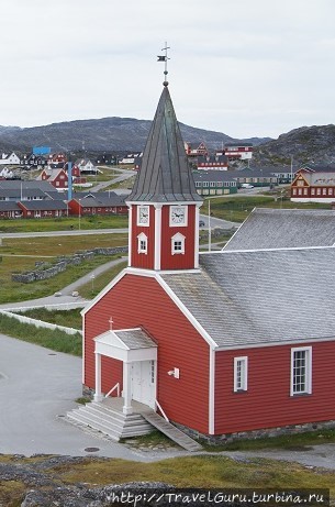 Кафедральный собор с часами на шпиле Нуук, Гренландия