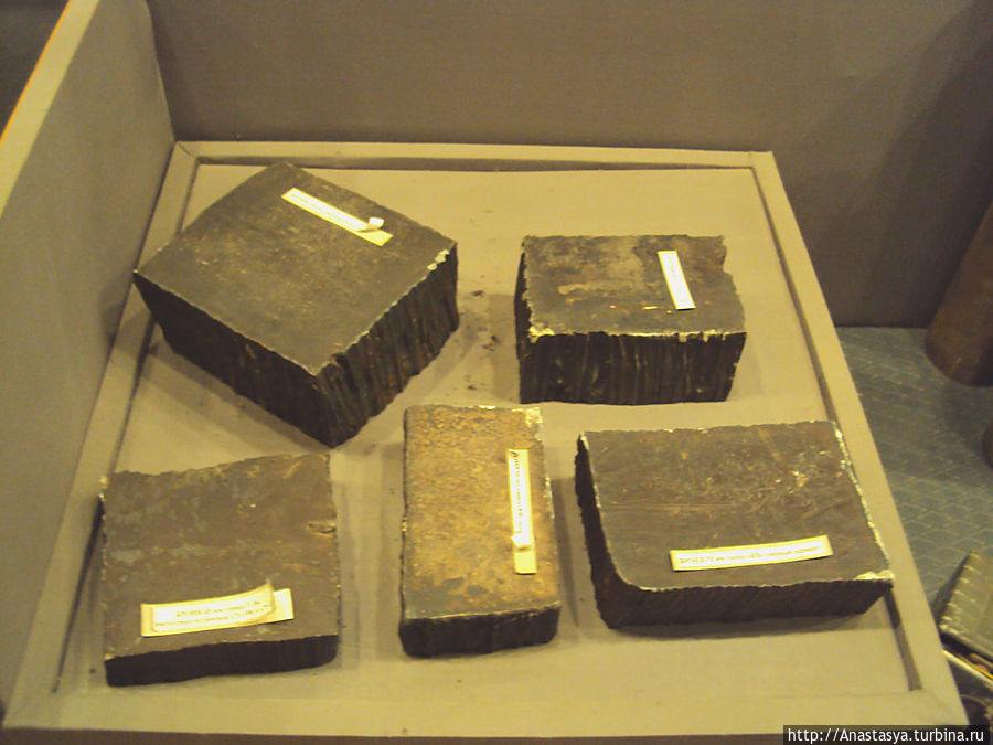 Образцы брони танков выпускаемых на заводе в 40х гг.