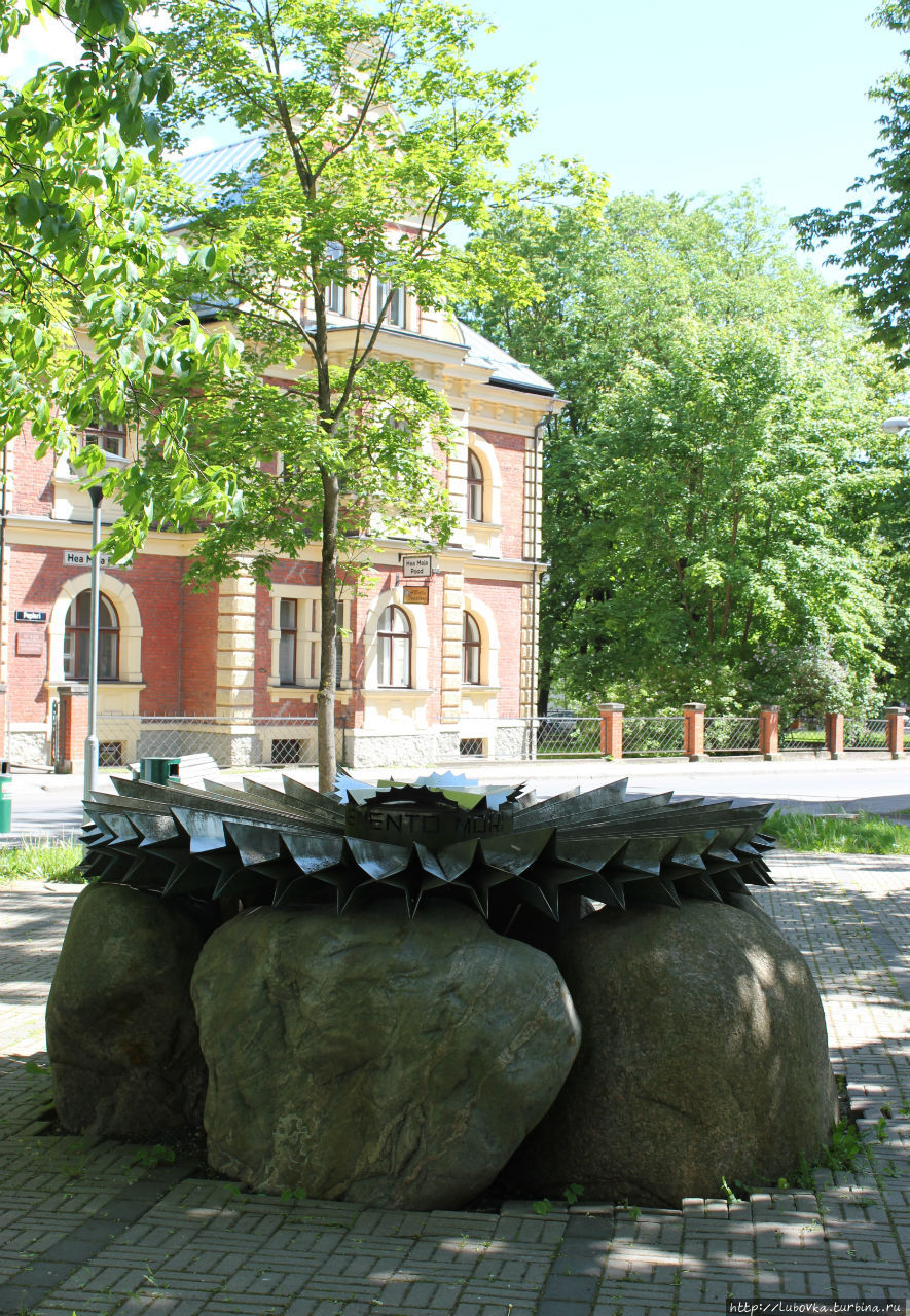 Rukkilill — необычный памятник эстонцам Тарту, Эстония