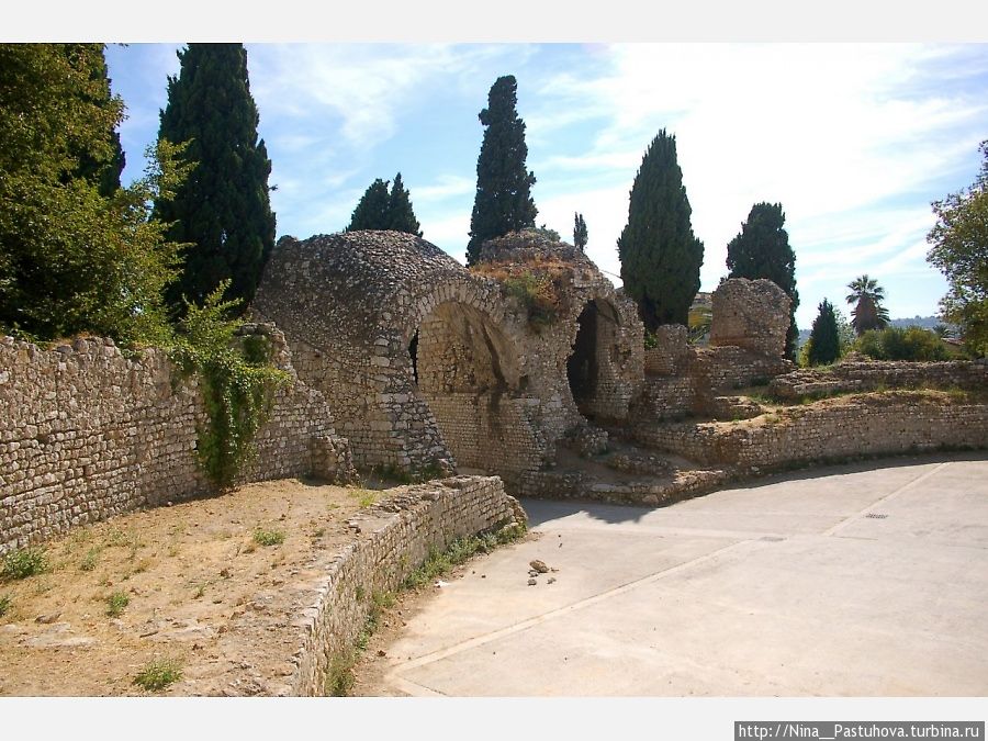 Римские развалины на холме. Ницца, Франция