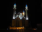Мечеть прекрасна, особенно, ночью.
