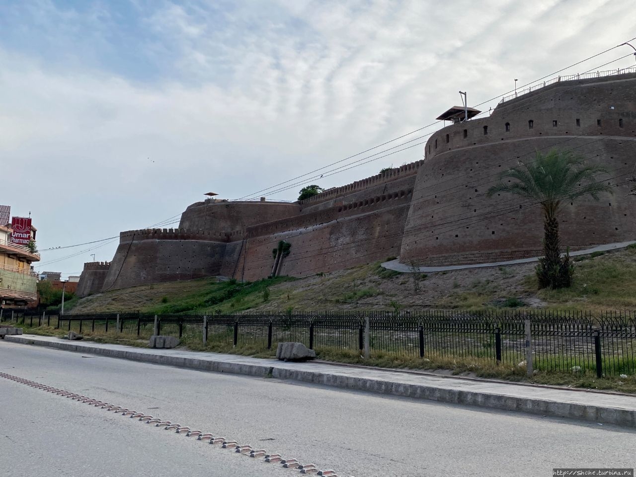 Bala Hisar - могучая крепость Пешавара, сейчас занята армией