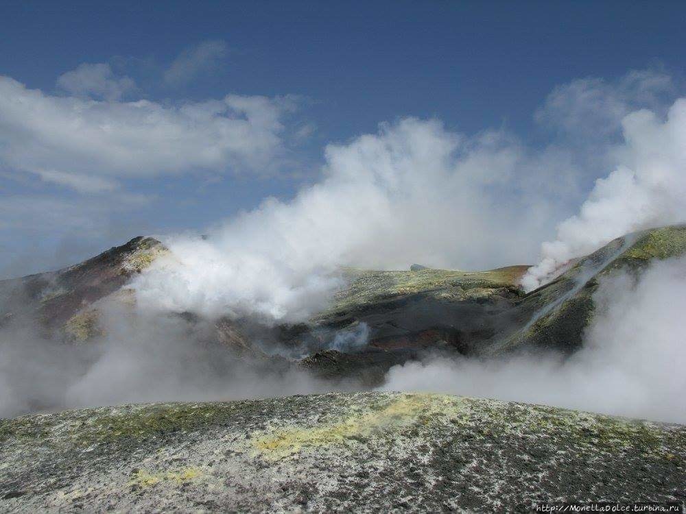 Sommitali центральные кратеры вулкана ETNA Вулкан Этна Национальный Парк (3350м), Италия