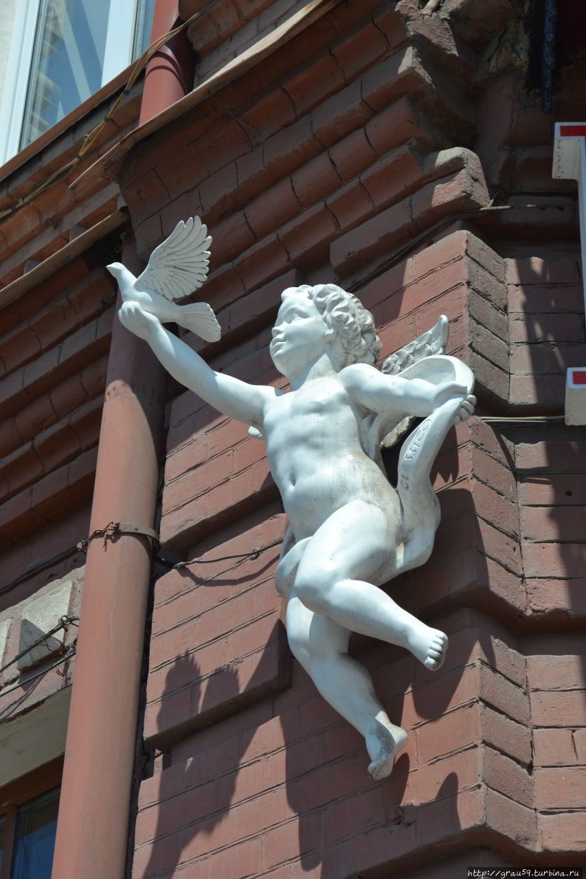 Дома с купидонами: ангелы там больше не живут Саратов, Россия