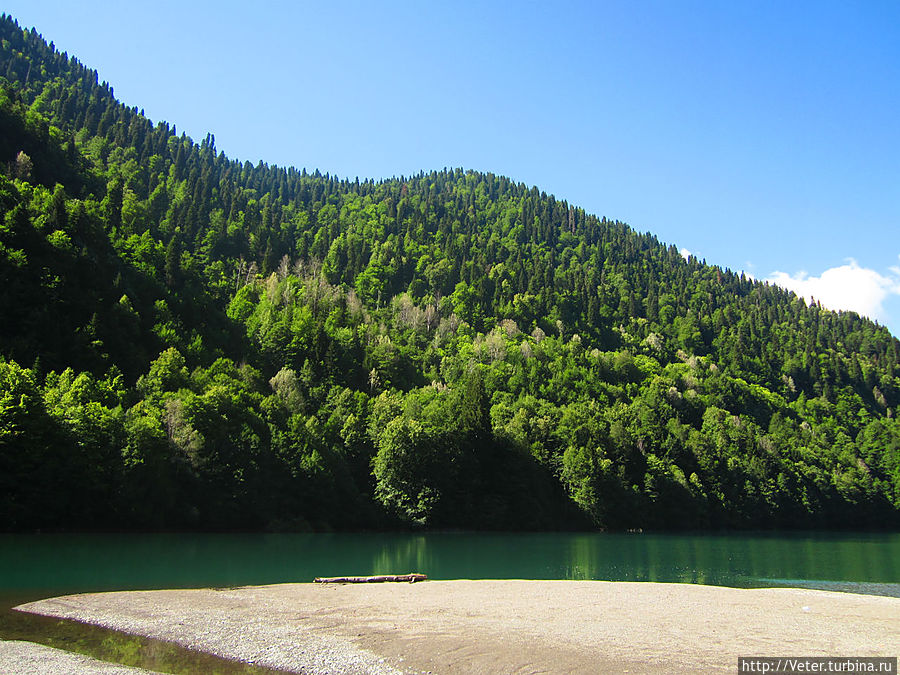 На даче сохранилась историческая мебель и предметы интерьера, до лета 2012 года проводились экскурсии. С лета 2012 г. все госдачи, построенные во времена Сталина, для посещения закрыты по личному распоряжению президента Республики Абхазия Александра Анкваба.Причем совершенно непонятно почему. Местные продавцы на этот вопрос прямо не отвечали, говорили лишь, что 