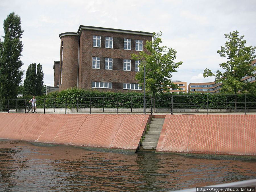 Берлин, растущий из воды Берлин, Германия