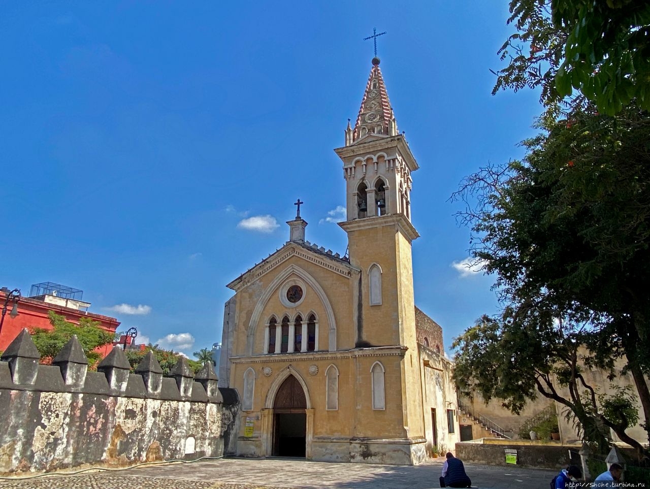 Храм и бывший Успенский женский монастырь Куэрнавака, Мексика