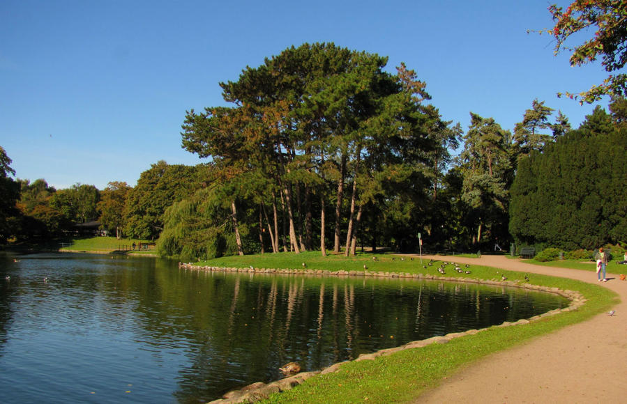 Недалеко от Старого кладбища начинается огромный Королевский парк (Kungsparken) Мальмё, Швеция