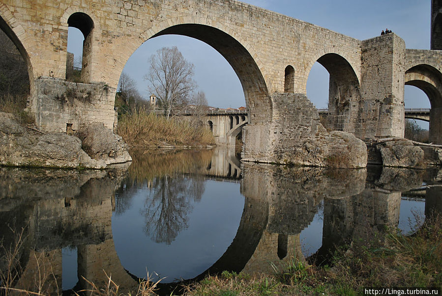 Старый мост в Бесалу Бесалу, Испания