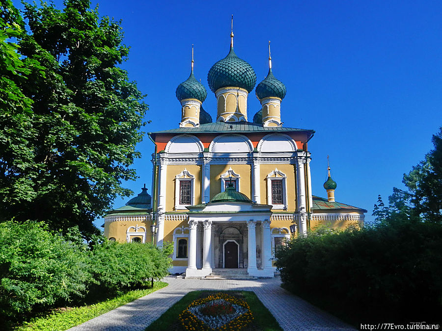 Современное здание Спасо-Преображенского собора — характерный памятник ярославского зодчества XVII века.