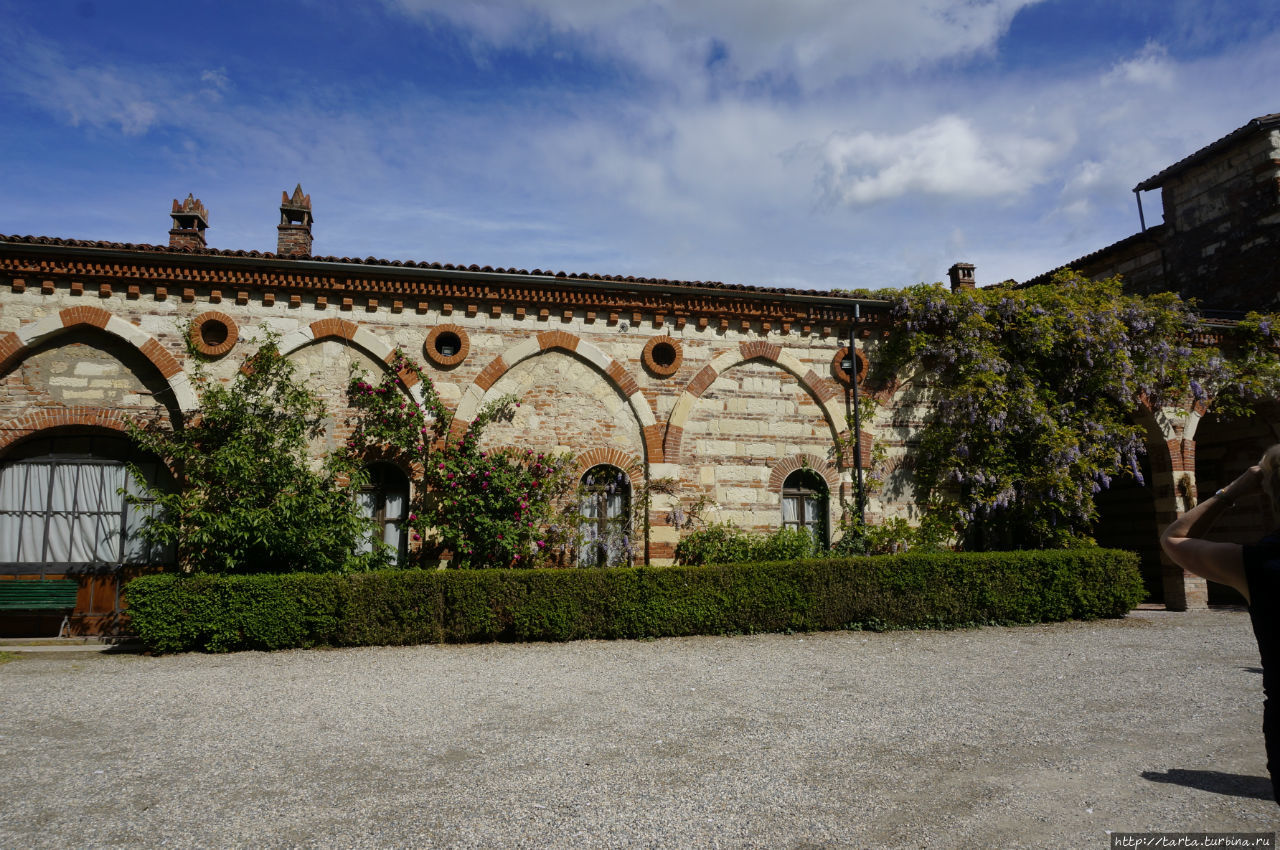 В объятиях замка Фрассинелло Пьемонт, Италия