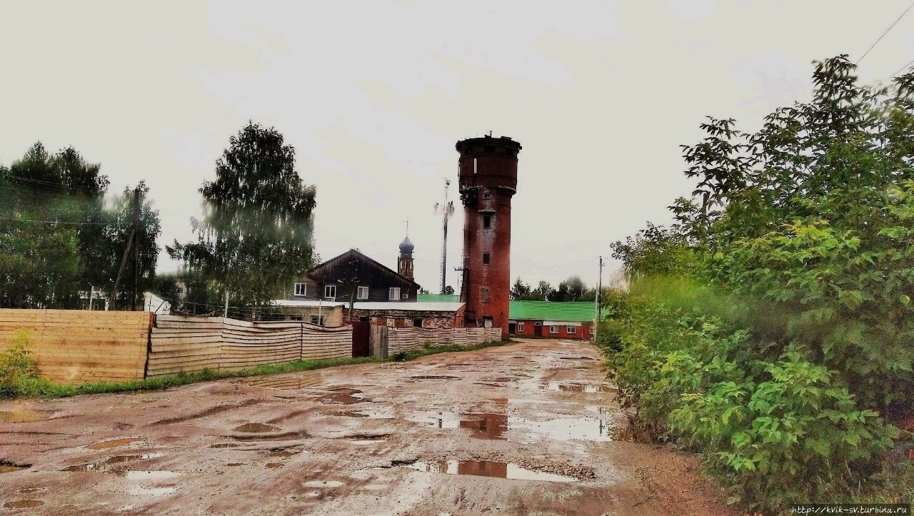 Въезд в Уржум по старому Яранскому тракту, знаменитая водонапорная башня. Уржум, Россия