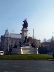 Памятник Иону Братиану на Университетском кольце (нулевой километр дорог Румынии)