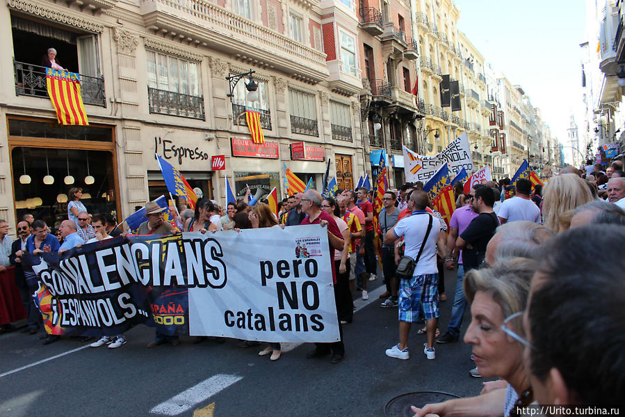 Шествие горожан в день независимости Валенсия, Испания
