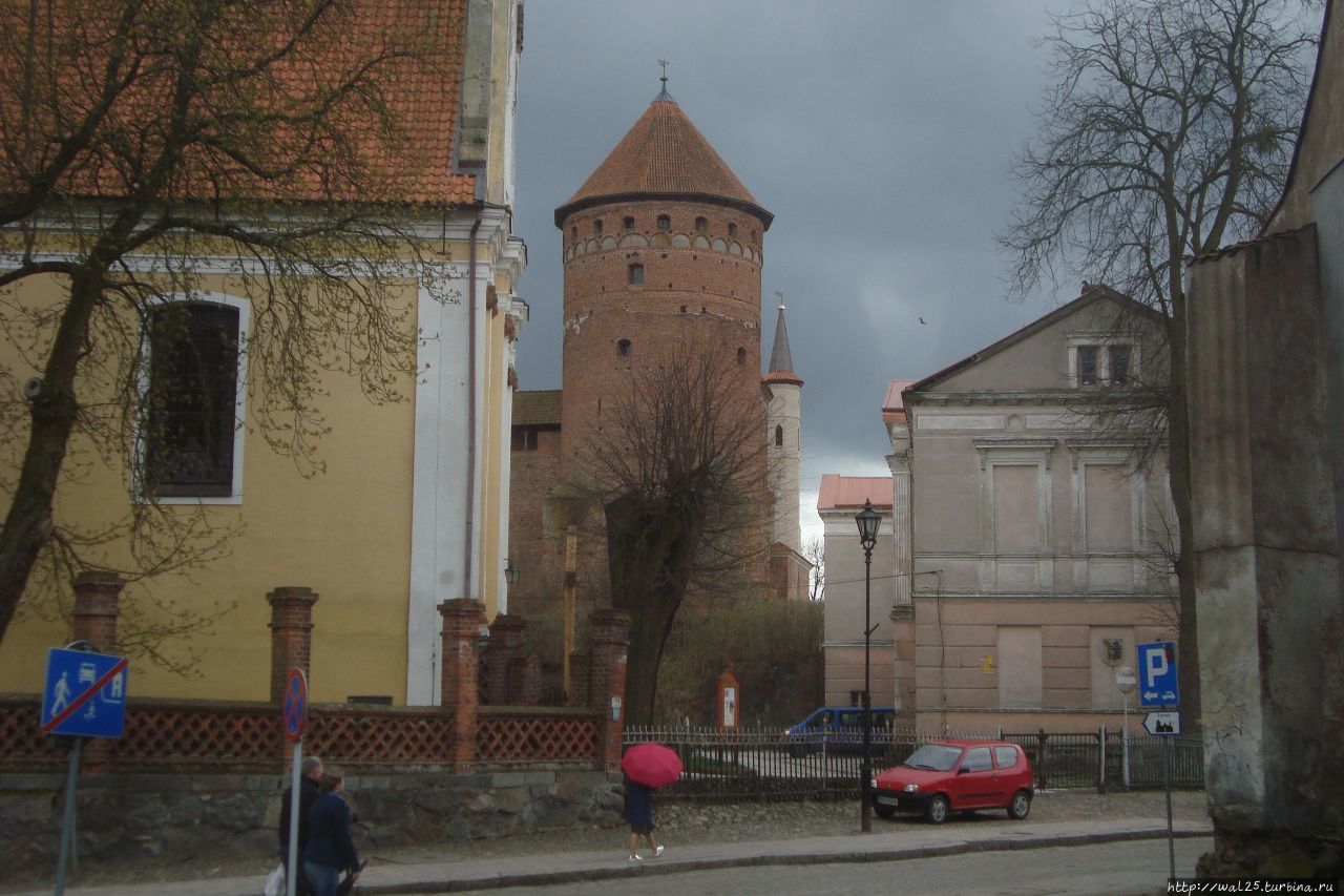 Собор и башни замка-основная доминатна городского пейзажа. Польша