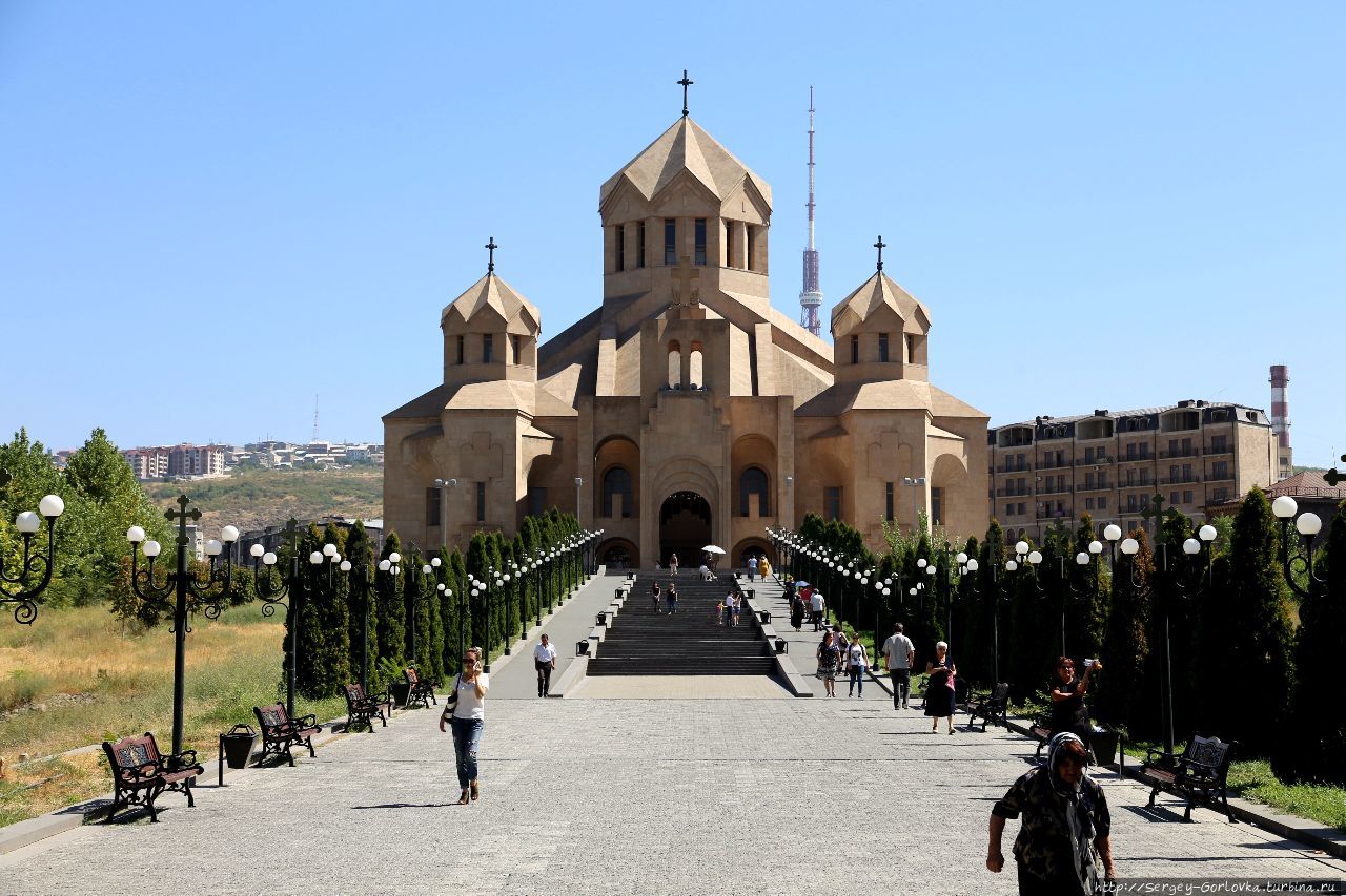 Город  в  розовых тонах Ереван, Армения