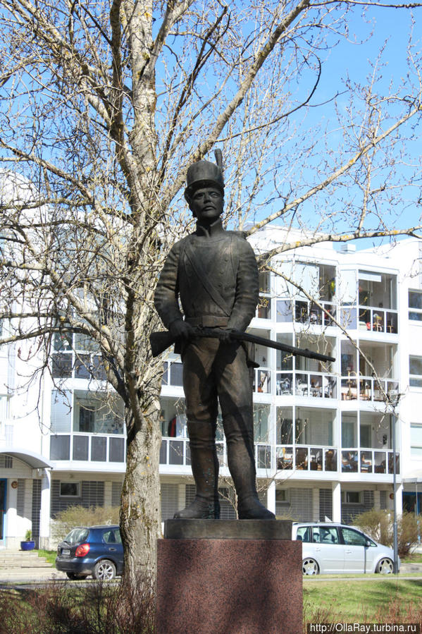 Памятник солдату российских егерских полков. Карельский егерь Йоэнсуу, Финляндия
