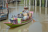 Традиционные лодки для торговли с воды...
*