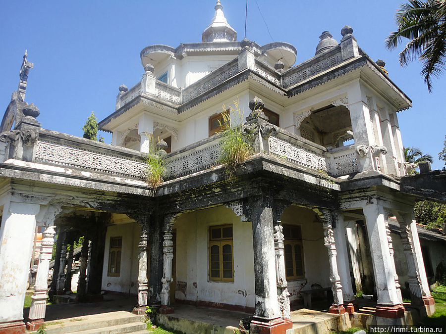 Там же, на территории буддийского храмового комплекса