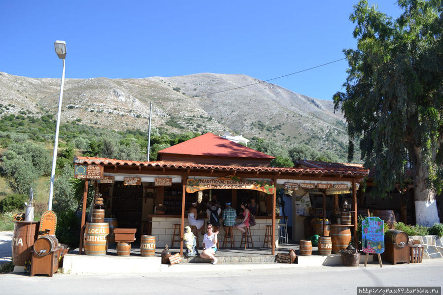 Вино с золотом пить не стали — ограничились традиционными Эмбона, остров Родос, Греция