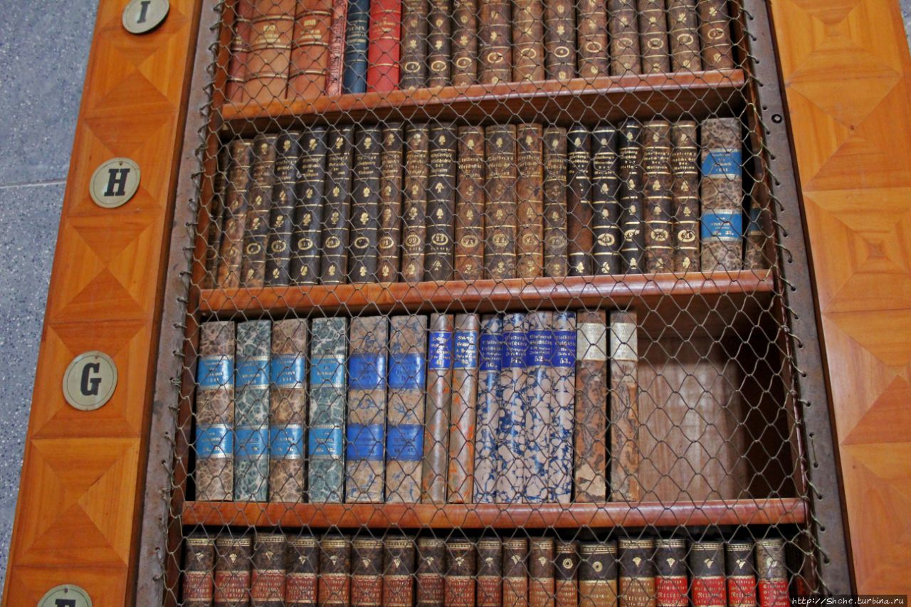 Роскошная библиотека тысячелетнего монастыря Паннонхальма