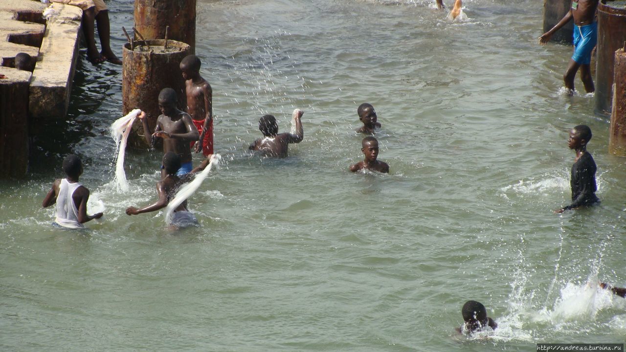 Гамбийские приключения Серекунда, Гамбия