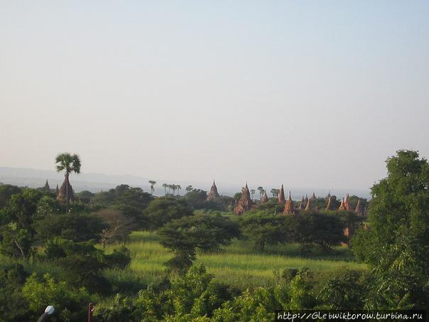 Храм Мьо и окрестности на закате Баган, Мьянма