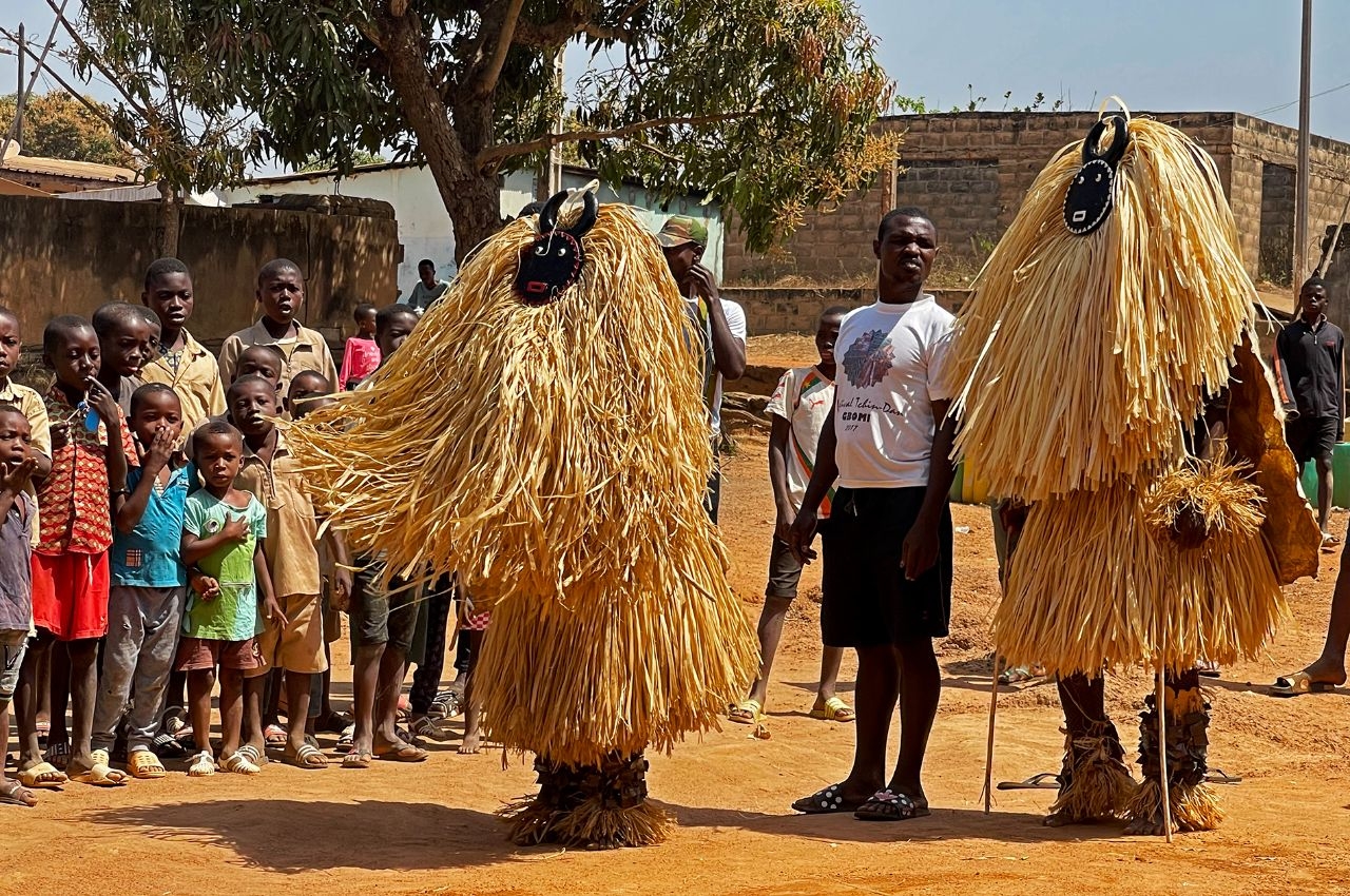 Baule tribe dances, Gbomi people, village near Tiébissou Гбомизамбо, Кот-д'Ивуар