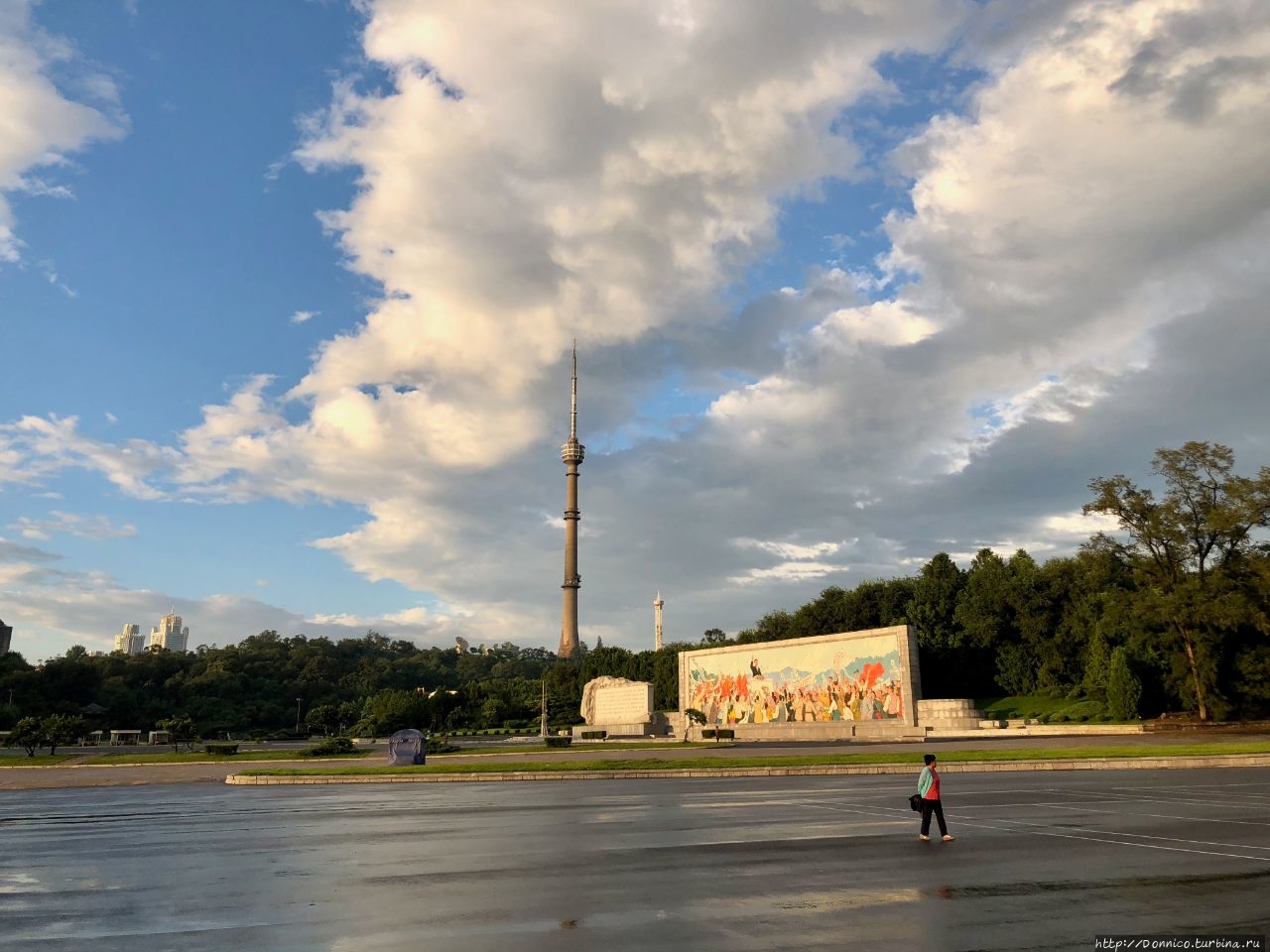 Закат у Триумфальной Арки в Пхеньяне