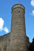 Башня Длинный Герман. Эта башня является важнейшим национальным символом, так как на ней традиционно водружается флаг государства Эстонии.