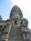 Крутая лестница на третий уровень Ангкор Вата