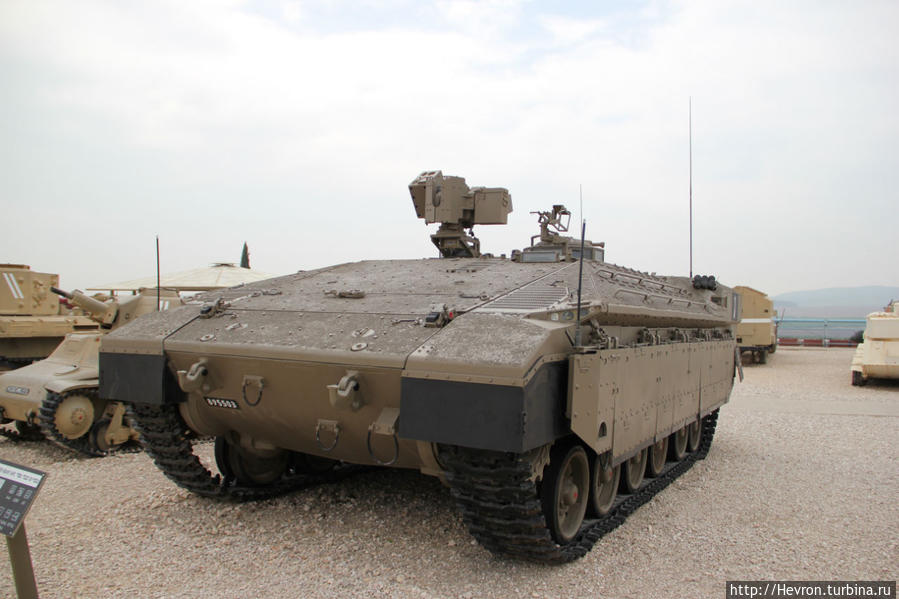Намер (что в переводе с иврита означает Тигр) — Израильский БТР на основе танка Меркава. Латрун, Израиль