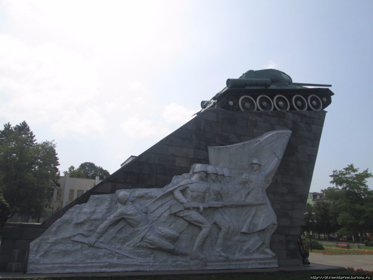 площадь победы владикавказ. монумент славы танк т 34 владикавказ. площадь победы владикавказ. монумент славы владикавказ танк. памятник танк владикавказ.