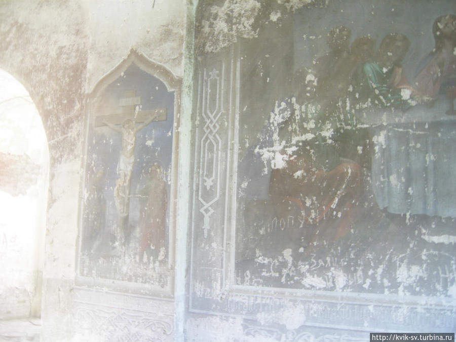 а  на  стене  отмыты остатки росписи Уржум, Россия