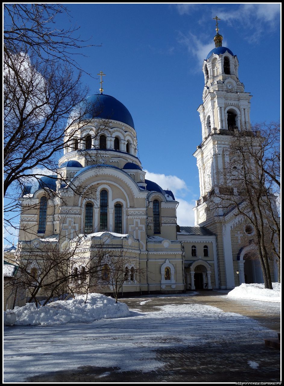 Тихонова пустынь – один из старейших монастырей на Оке Льва Толстого (село), Россия