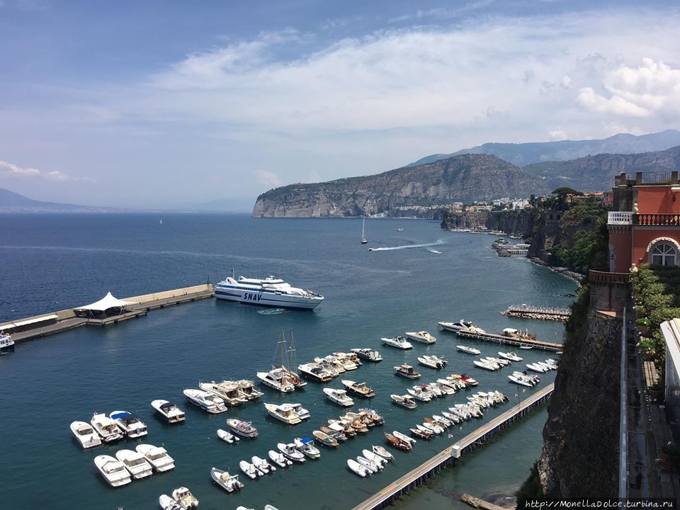 Sorrento:маршрут от piazza Tasso до морского порта Сорренто, Италия