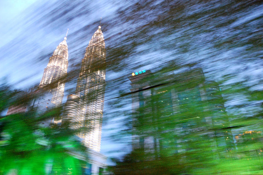 Башни-близнецы в сумерках. Кисть, холст, шевеленка :) Куала-Лумпур, Малайзия