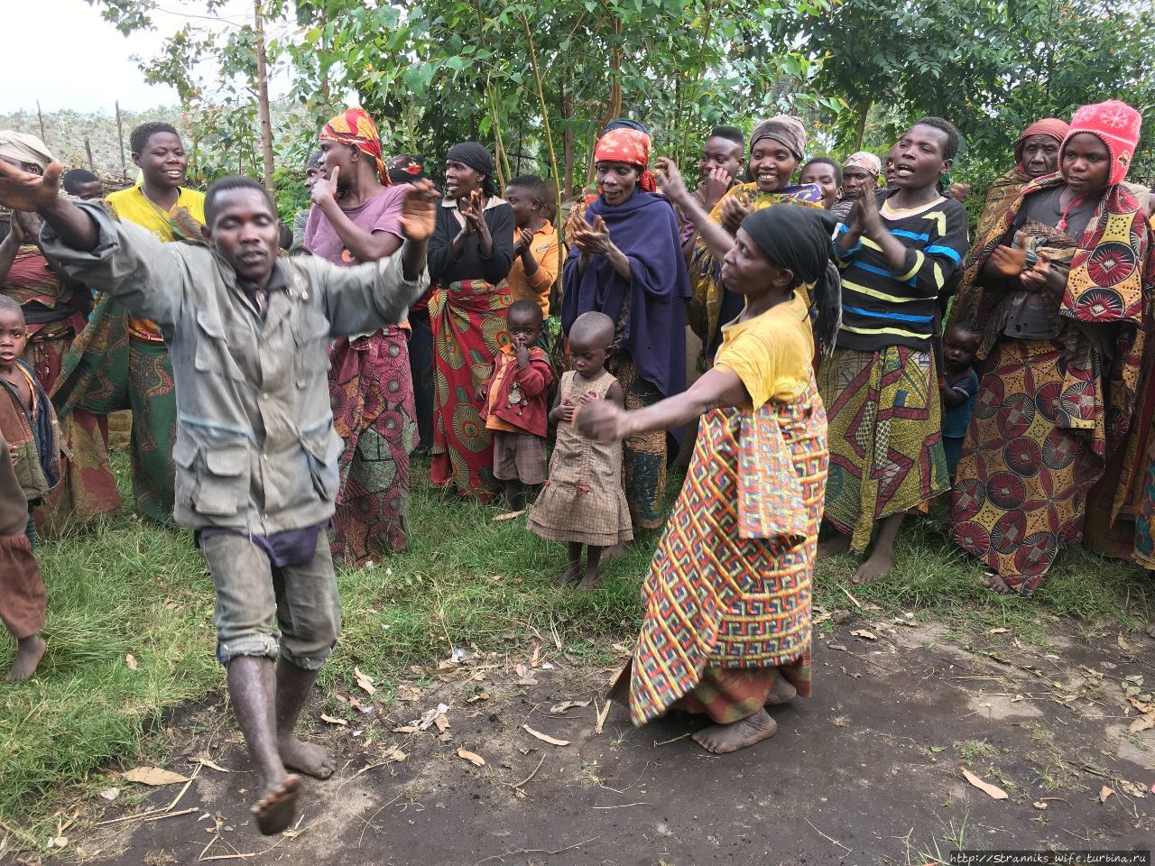 Цвет волос бордо бургунд. Страна бурунди гитега. Burundi the poorest countries. Цвет волос бургунди на темные волосы. Бурунди цвет.