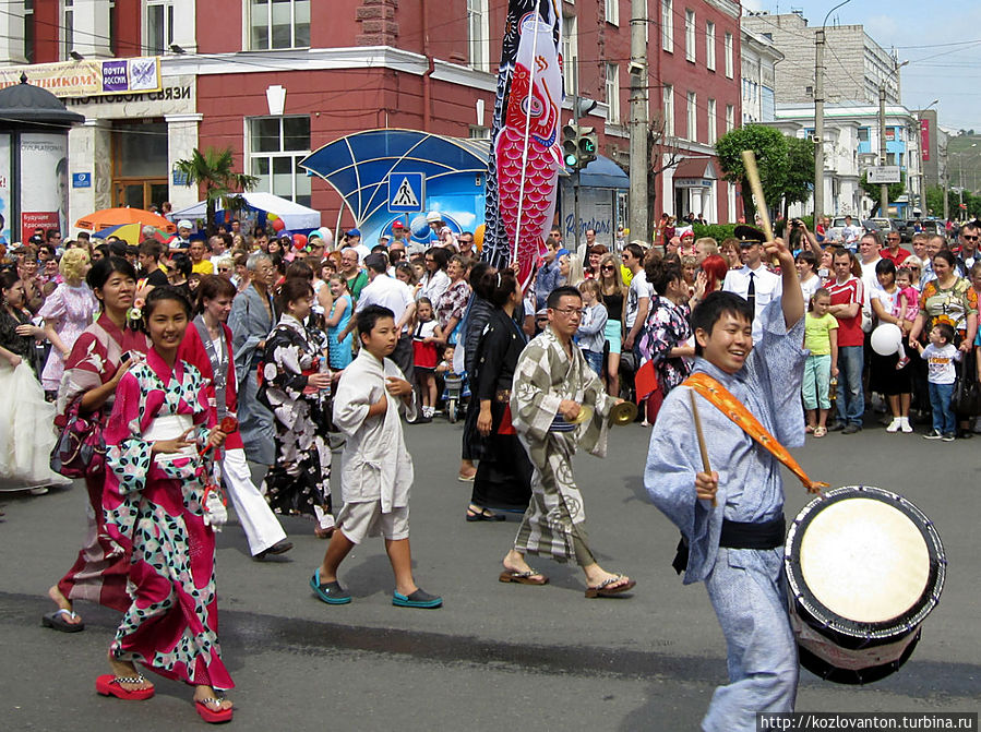 Так и не понял — это рельно японская община Красноярска или все-таки ряженные?