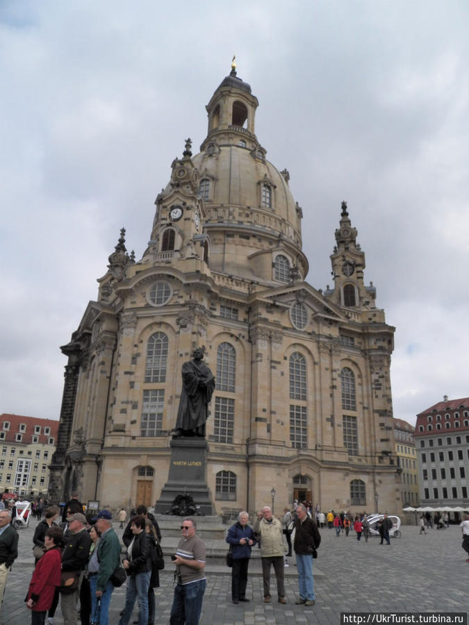 Фрауэнкирхе (нем. Frauenkirche — «церковь Богородицы») — евангелическо-лютеранская церковь в Дрездене, один из наиболее значительных соборов города Дрезден, Германия
