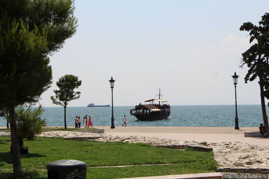 Туристические центры в Салониках — берег Термического залива Салоники, Греция