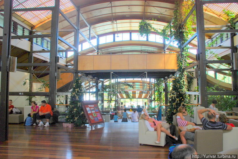 Вестибюль отеля Kingfisher Bay Resort Остров Фрейзер, Австралия