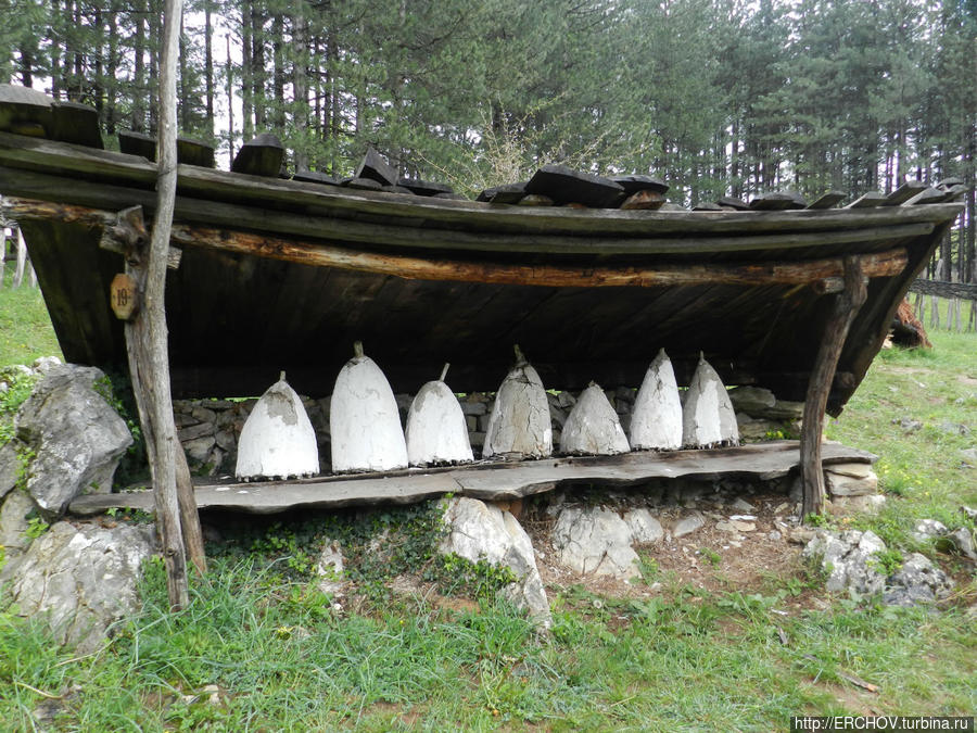 Деревня Сирогойно и этнографический музей «Старое село» Златибор, Сербия