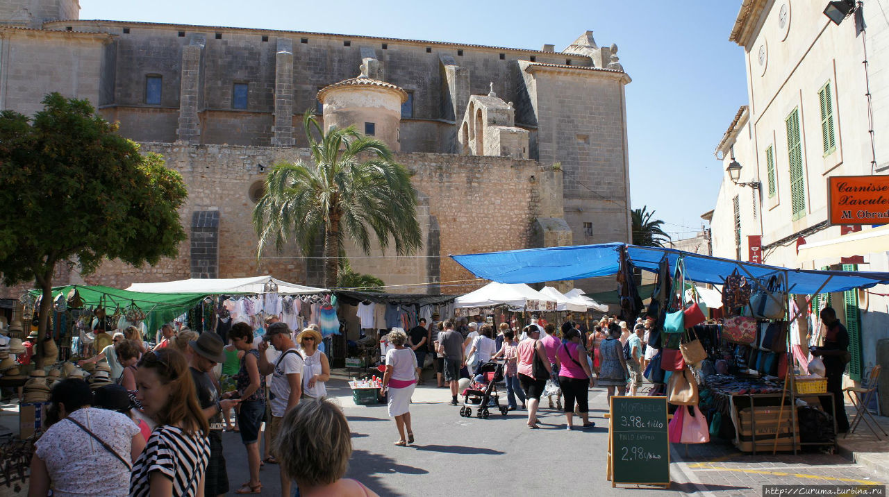 Рынок в Сантаньи (Santanyi) Сантаньи, остров Майорка, Испания