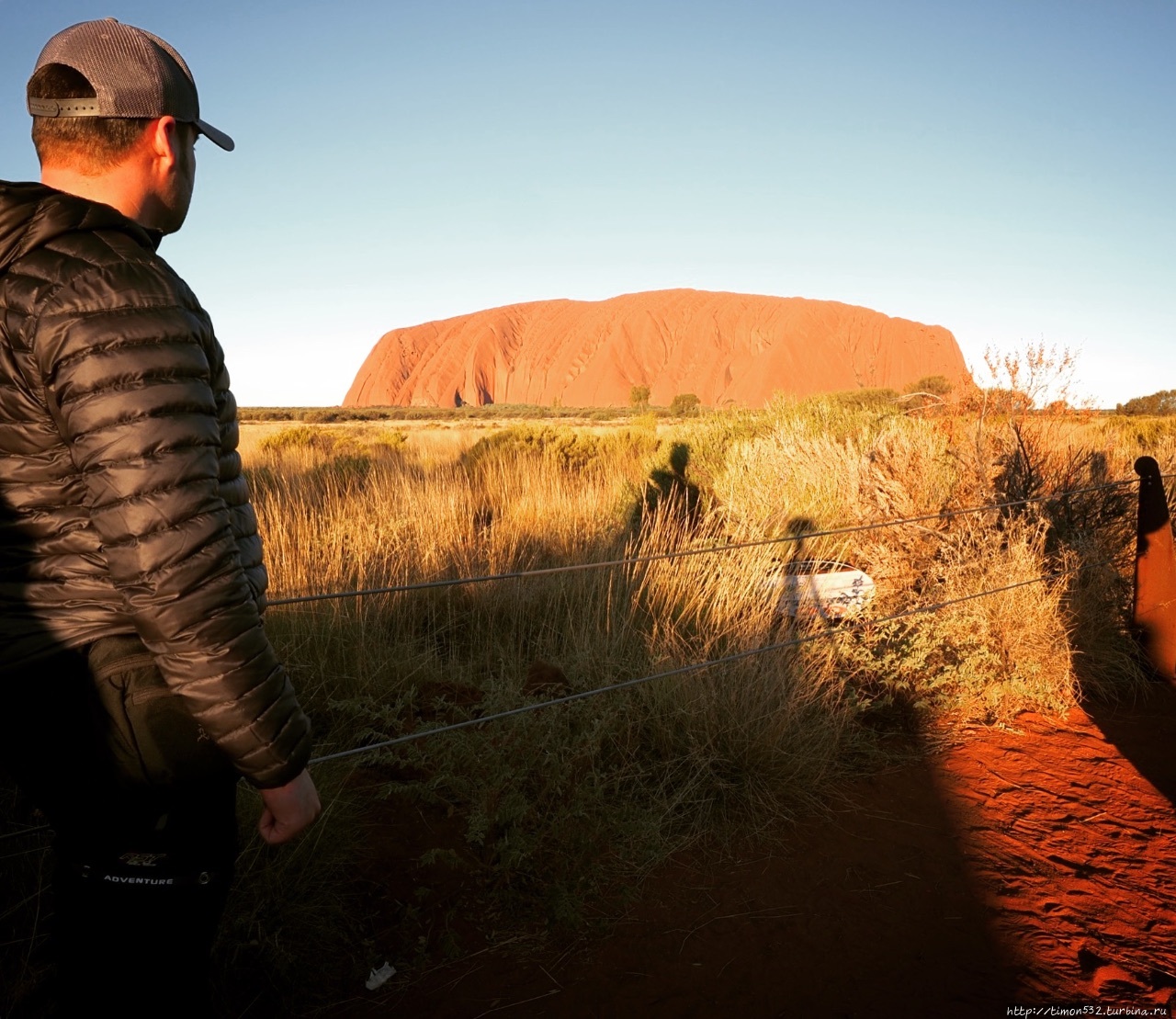 Закат у священной для всех аборигенов горы Uluru. Австралия