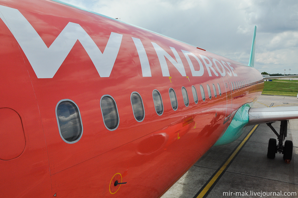 А теперь хотелось бы рассказать подробнее о «моей» Турции с TUI Ukraine.

Перелет был организован чартерным рейсом авиакомпании Windrose.

С Windrose я летал впервые и, честно признаться, был приятно удивлен: самолет был в отличном состоянии, стюардессы вежливы, пилоты профессиональны, расстояния между креслами в экономе более чем предостаточно, безалкогольные напитки, чай и кофе включены. Турция