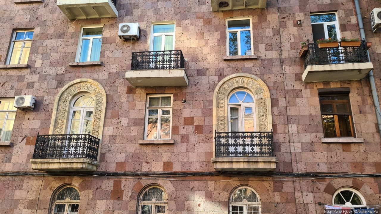 Солнечный и добрый Ереван