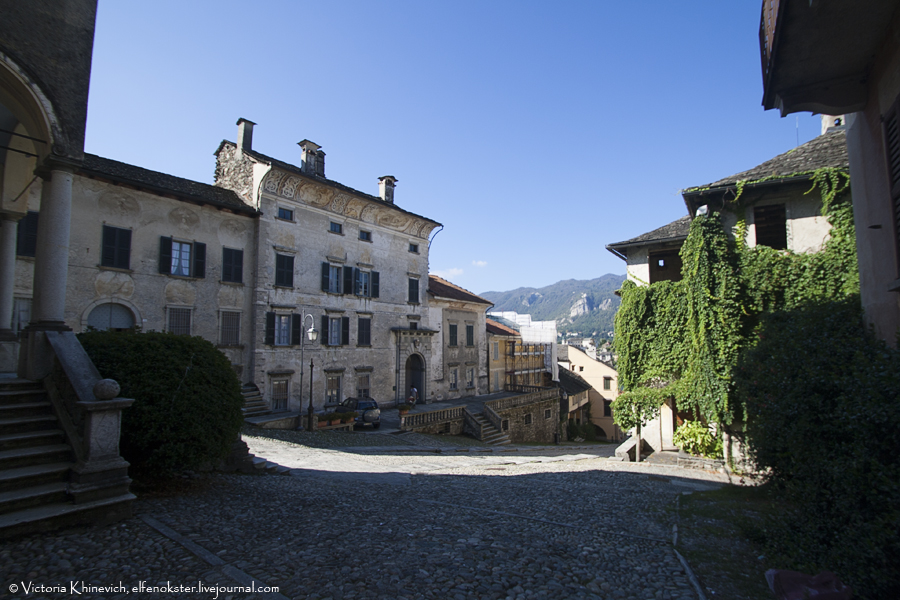 Поездка в замок, закончившаяся в монастыре Орта-Сан-Джулио, Италия