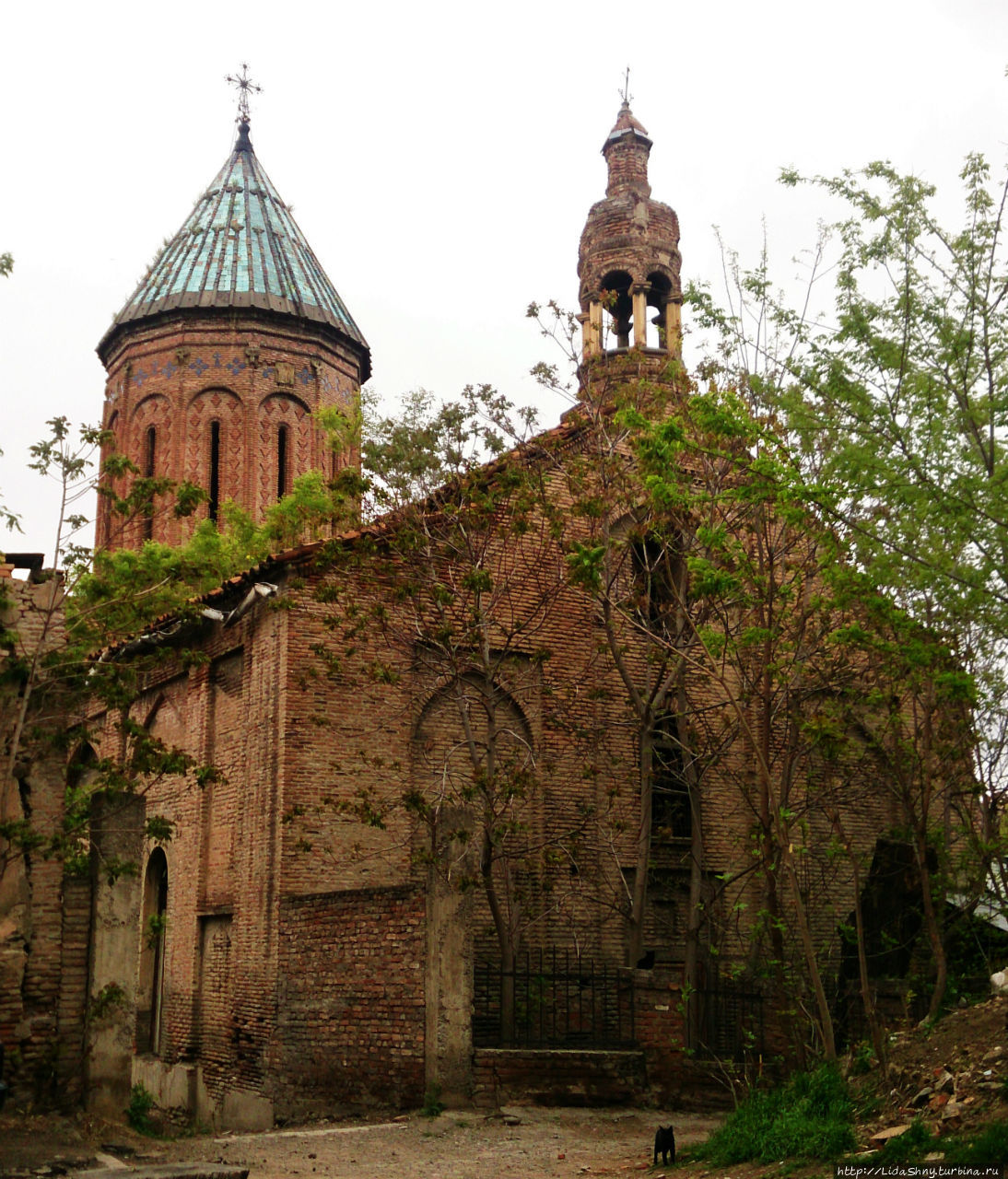 Заброшенная армянская церковь в центре Тбилиси Тбилиси, Грузия